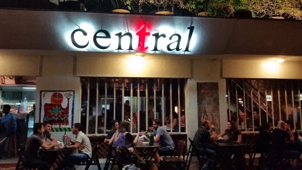 Foto da fachada do Bar Central, no Recife