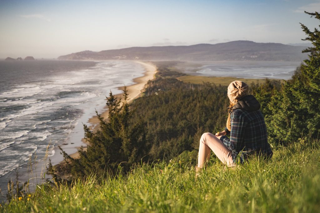 Mulher em viagem sozinha - Mirante